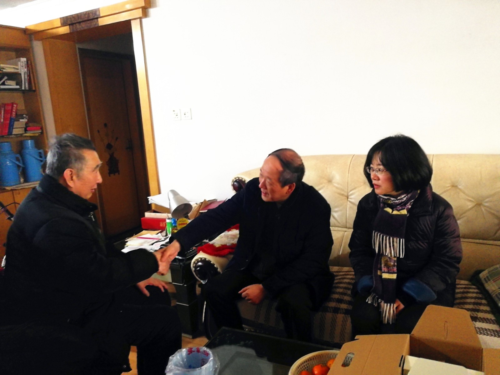 3.慰問退休老黨員熊朝柱.jpg 3.慰問退休老黨員熊朝柱.jpg